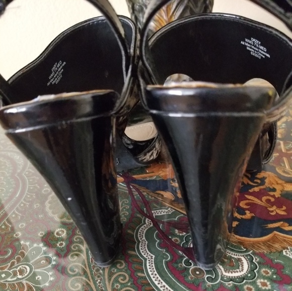 Kenneth Cole Dress Sandals - Picture 5 of 8